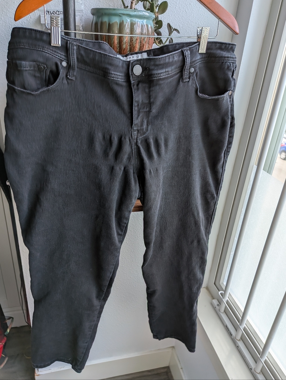 Torrid Black Cropped Skinny Jeans - Size 18 - High Rise Stretch Denim - Picture 4 of 12